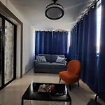 Linda Con Piscina Privada Villa