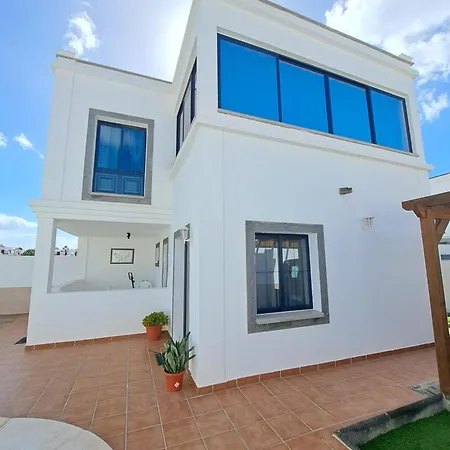 Linda Con Piscina Privada *