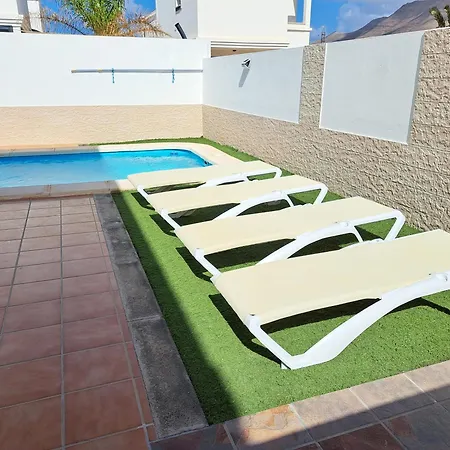 Linda Con Piscina Privada فيلة *