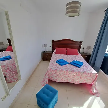 Linda Con Piscina Privada فيلة