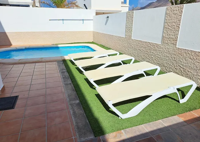 Linda Con Piscina Privada فيلة *